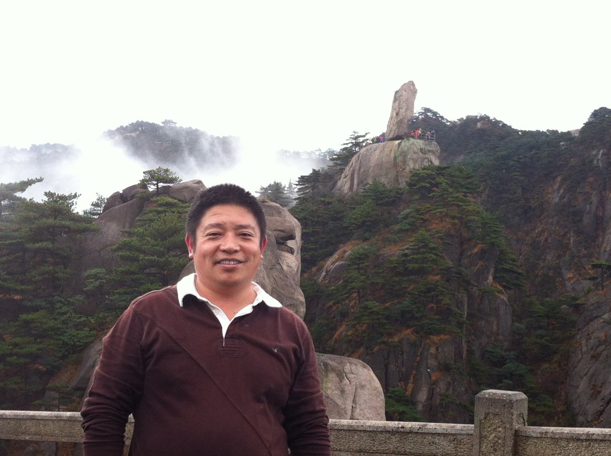“勤廉榜样”张建云