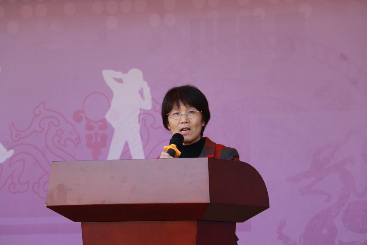 图一香红联书记发言
